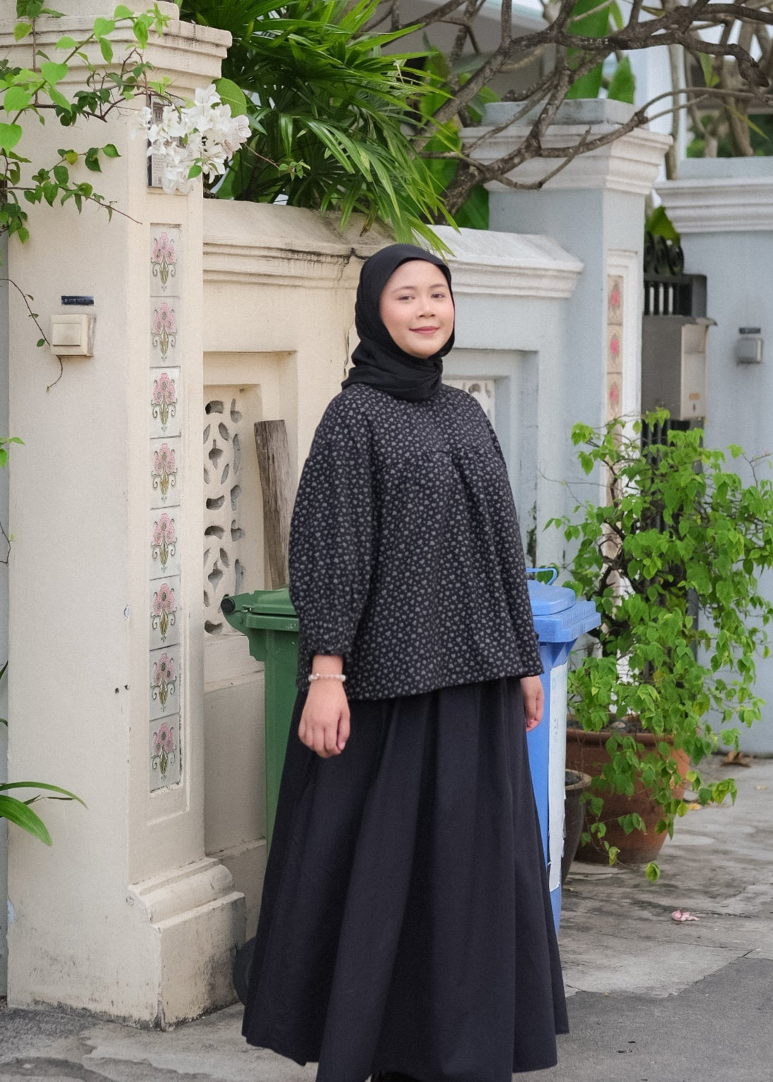 Nola Everyday Top (Black Ditsy)