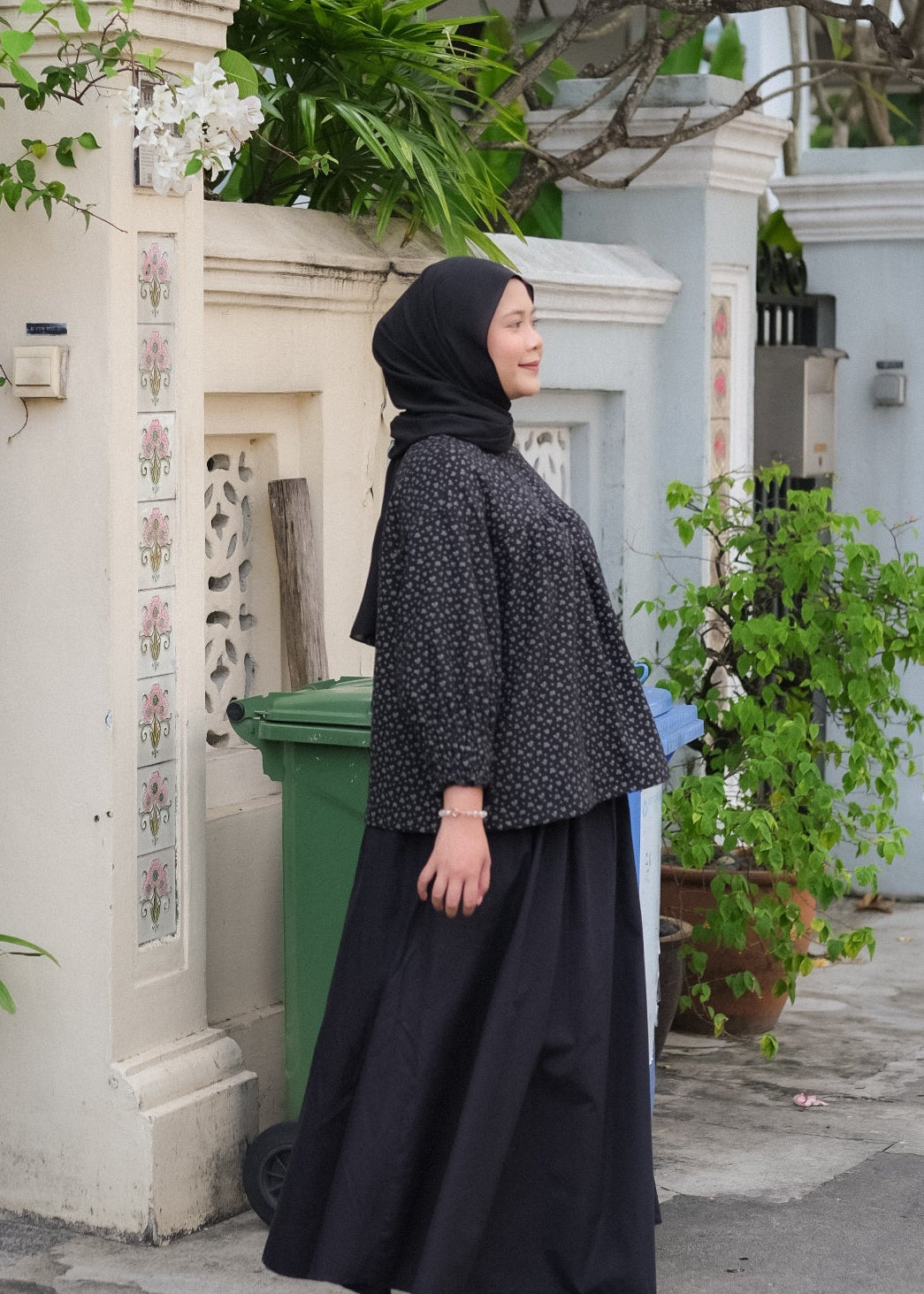 Nola Everyday Top (Black Ditsy)
