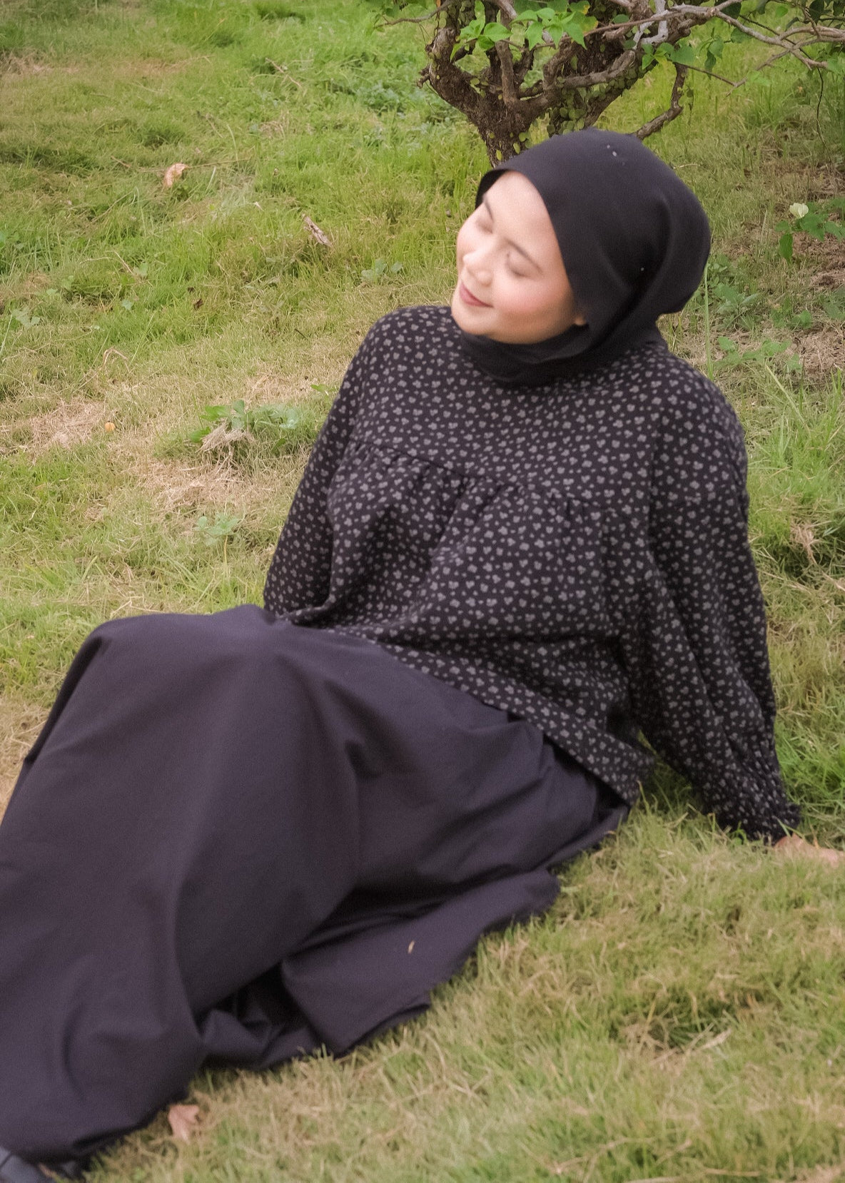 Nola Everyday Top (Black Ditsy)