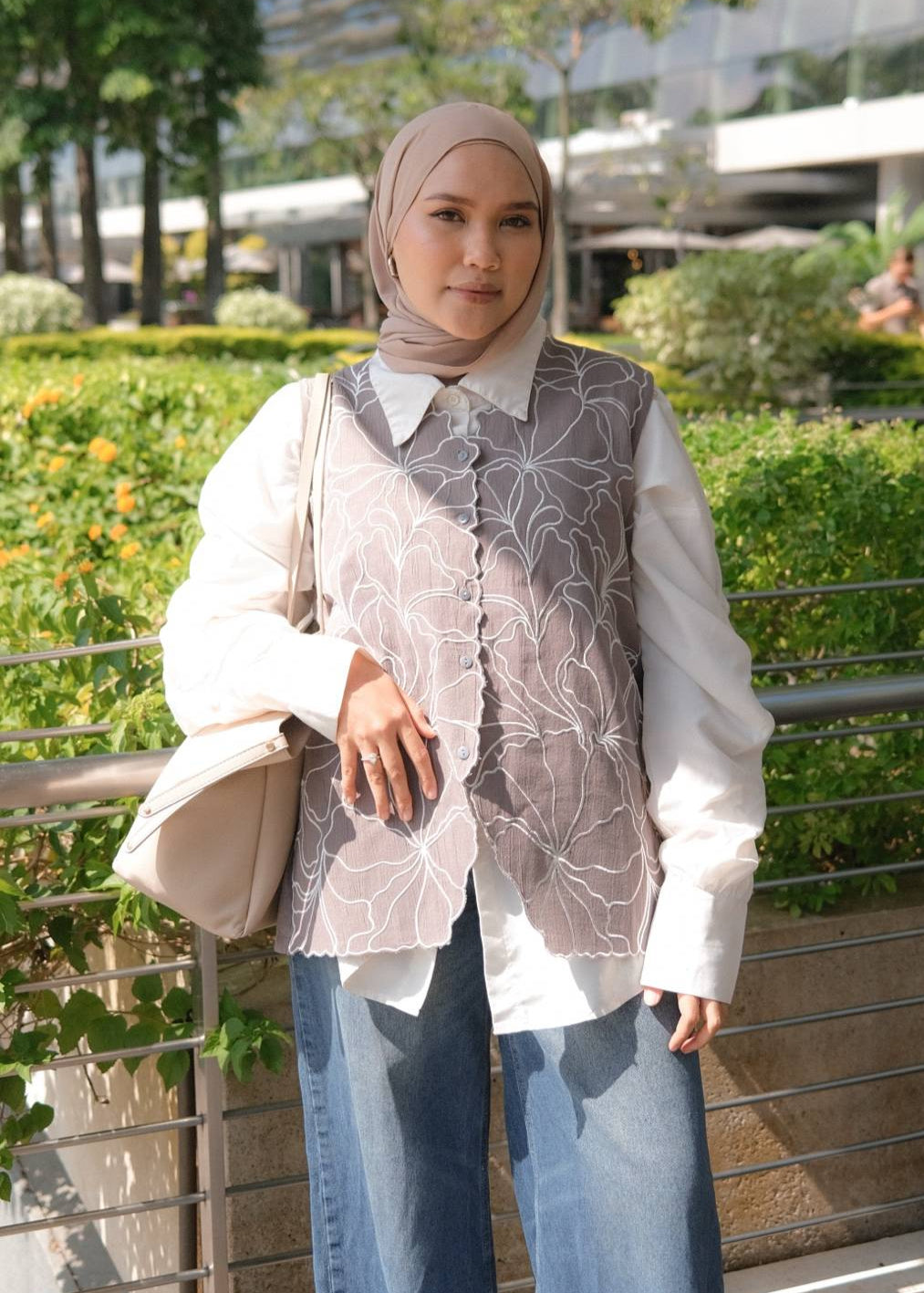 Elly Embroidered Vest (Grey)
