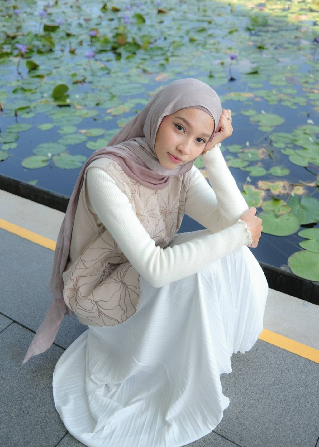 Elly Embroidered Vest (Beige)