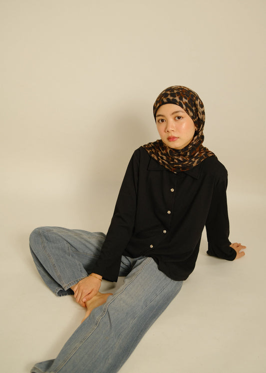 V-Hem Button Shirt (Black)