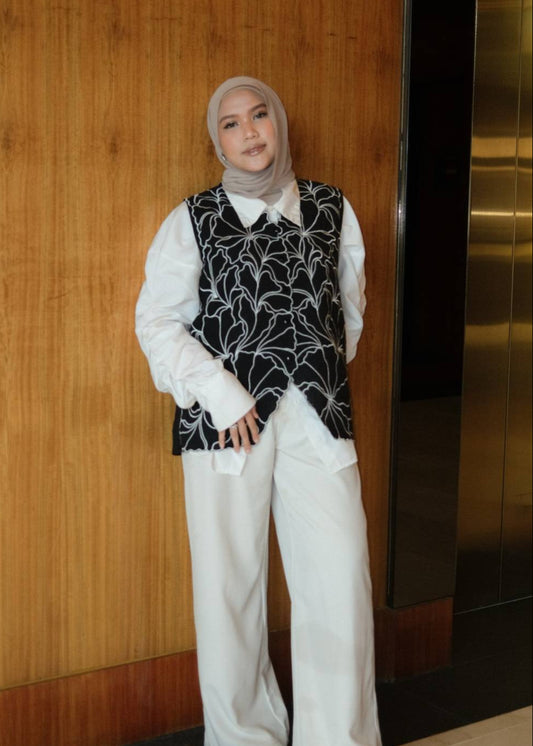 Elly Embroidered Vest (Black)