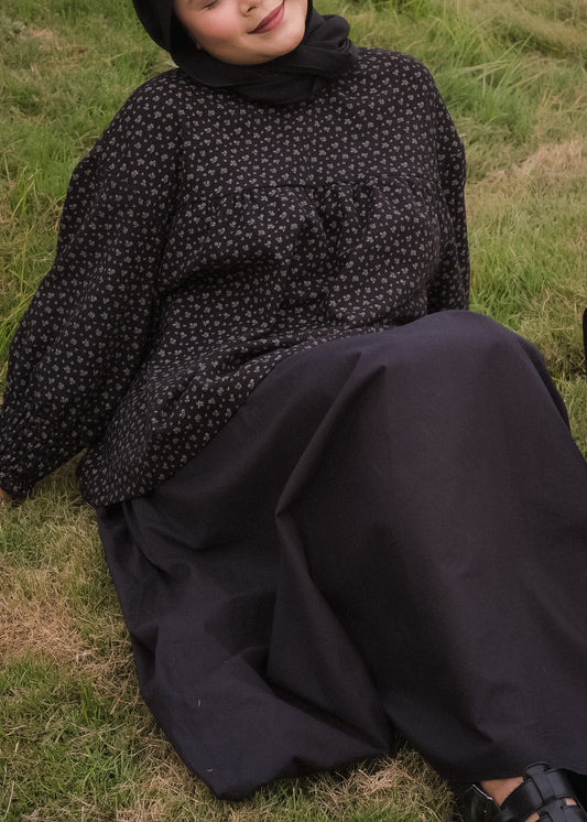 Nola Everyday Top (Black Ditsy)