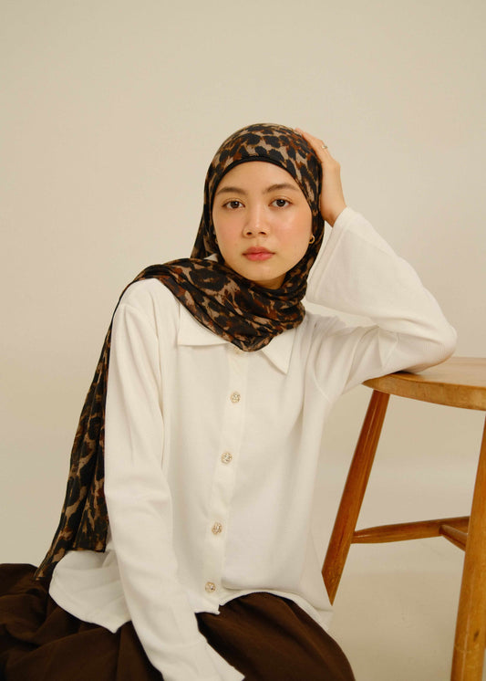 V-Hem Button Shirt (White)