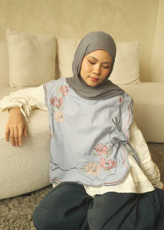 Scallop Embroidered Vest (Blue)